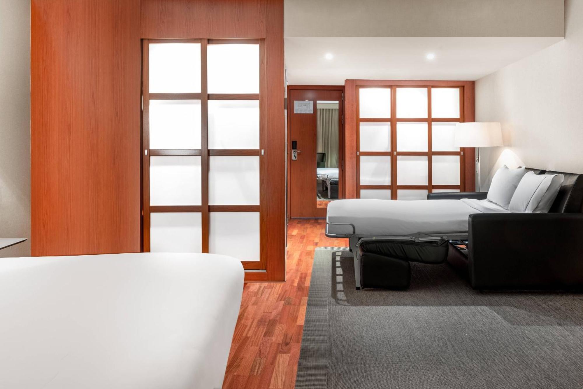 לוגרוניו Ac Hotel La Rioja By Marriott מראה חיצוני תמונה