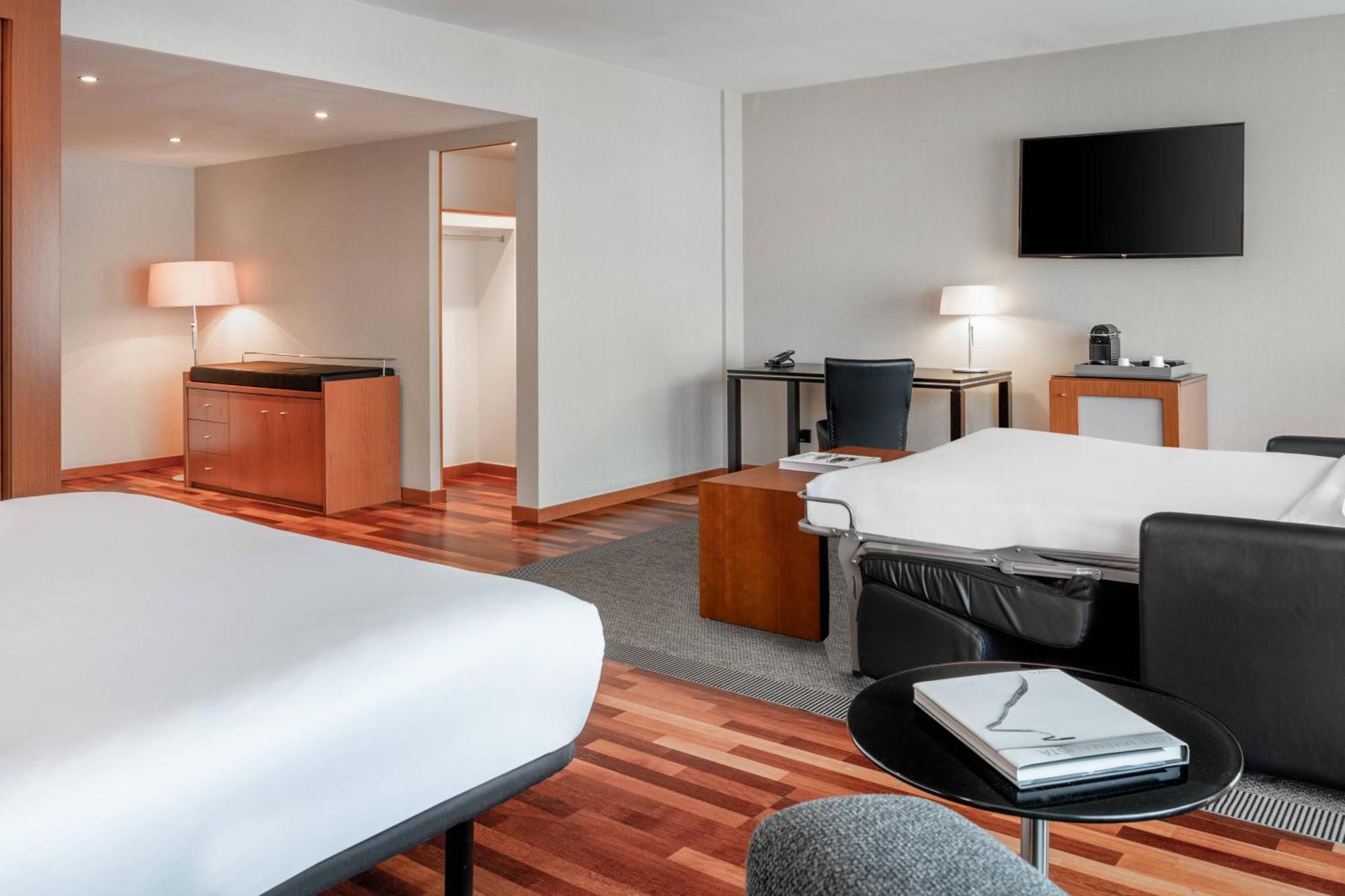 לוגרוניו Ac Hotel La Rioja By Marriott מראה חיצוני תמונה