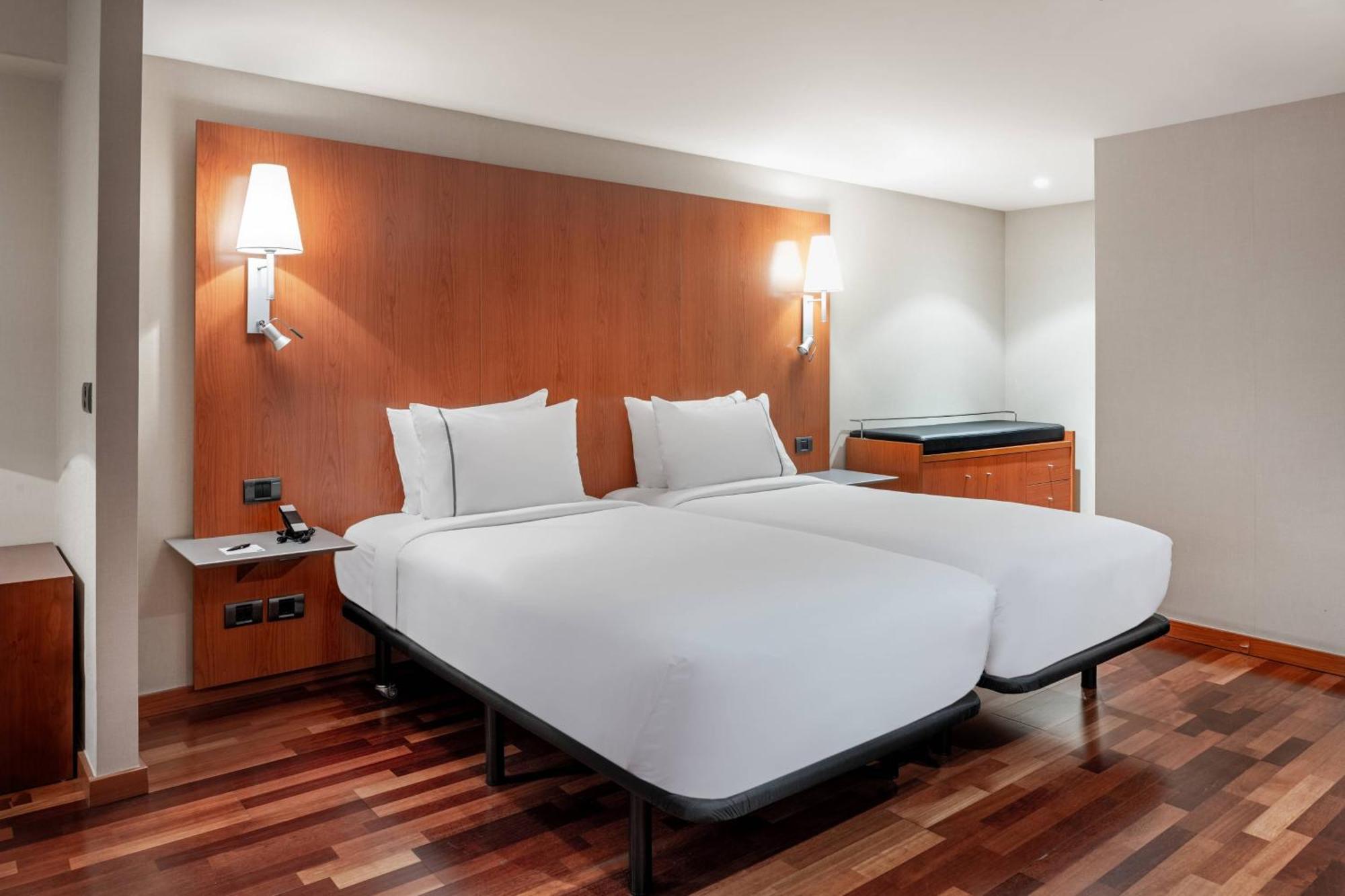 לוגרוניו Ac Hotel La Rioja By Marriott מראה חיצוני תמונה