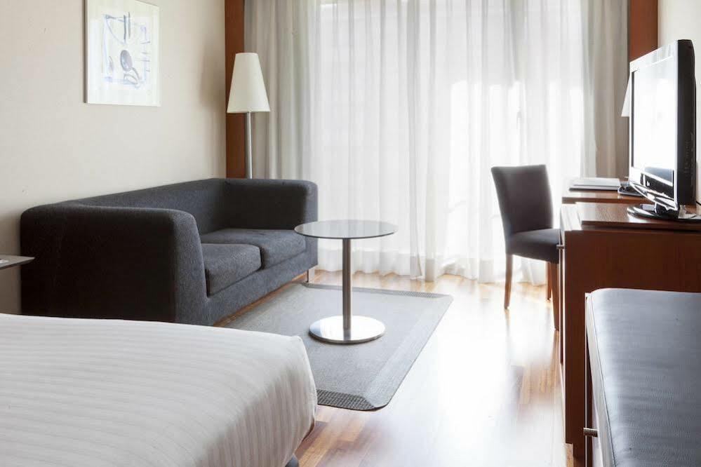 לוגרוניו Ac Hotel La Rioja By Marriott מראה חיצוני תמונה