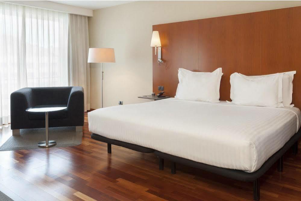 לוגרוניו Ac Hotel La Rioja By Marriott מראה חיצוני תמונה